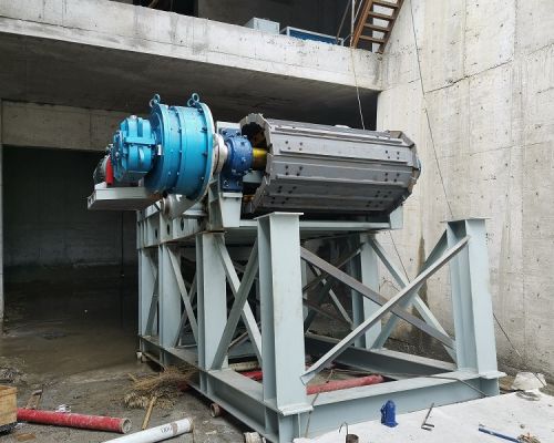 Gravis Officium Apron Feeder